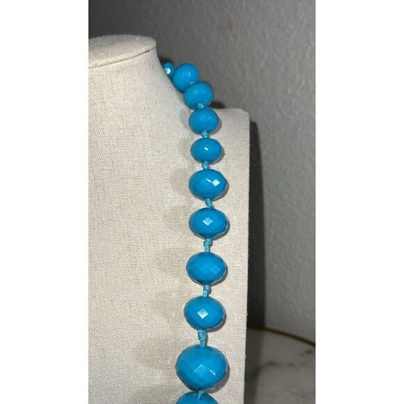 Statement necklace round faceted graduated acrylic beads blue EUC 12” - Picture 3 of 4